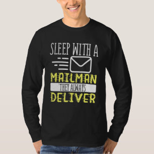 Camiseta Trabalhador Postal Dorme Com Um Correio Que Sempre
