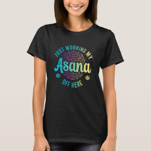 Camiseta Trabalhando Com Minha Asana Aqui Ashtanga Yoga