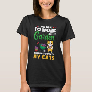 Camiseta Trabalhando no meu jardim e passando o tempo com m