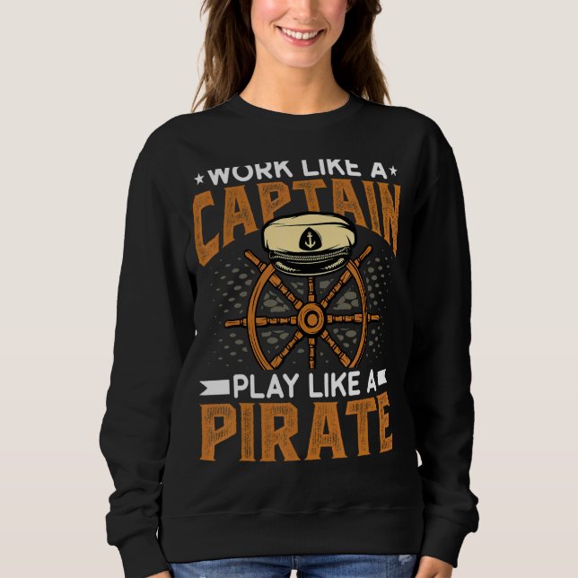 Camiseta Trabalhar Como Um Capitão Brincar Como Uma Capa De (Frente)