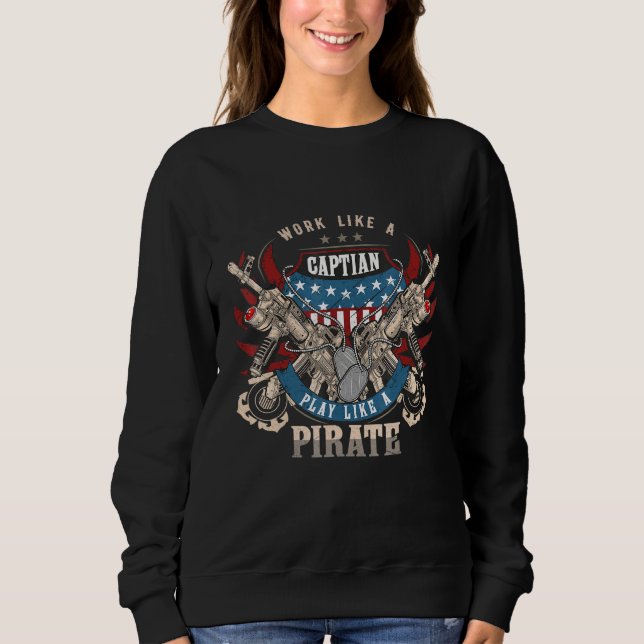 Camiseta Trabalhar Como Um Capitão Jogar Como Uma Guarda Pi (Frente)