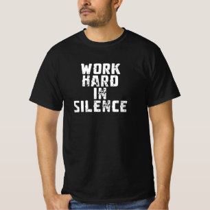 Camiseta Trabalhe Duro em Silêncio