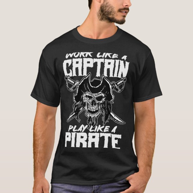Camiseta trabalho como um capitão jogando como um capta de  (Frente)