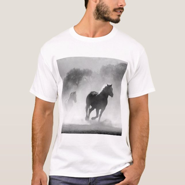 Camiseta Trabalho de arte de Fotografias de Cavalos em Bran (Frente)