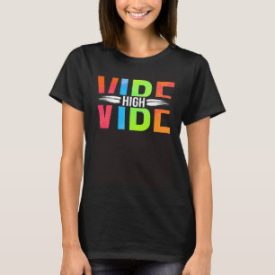 Camiseta Trabalho de arte de vibrações alegres de Mais alto