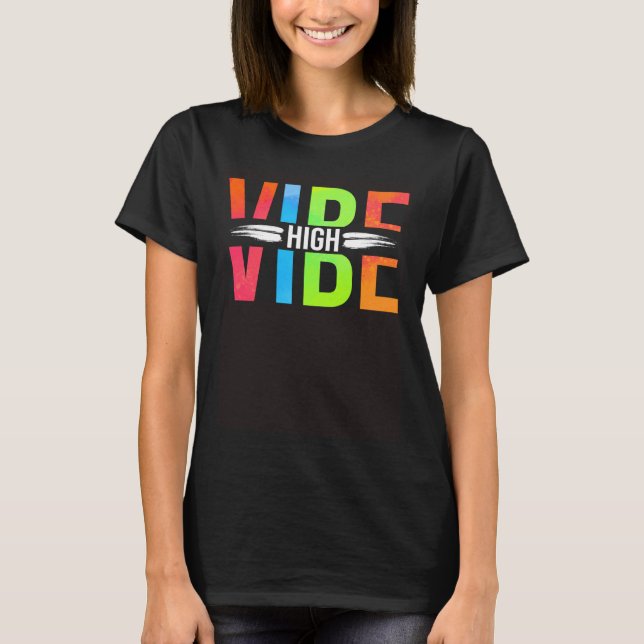 Camiseta Trabalho de arte de vibrações alegres de Mais alto (Frente)