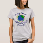 Camiseta Trabalho social faz o mundo girar<br><div class="desc">Uma camiseta fofa da assistente social que apresenta pessoas de mãos dadas pelo planeta Terra em azul e verde. Uma bela maneira de mostrar como o trabalho social cura e ajuda as pessoas. O trabalho social faz o mundo girar e ser um lugar melhor.</div>