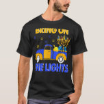 Camiseta Traga A Luz Chanukah Com Meno<br><div class="desc">Traga as luzes Hanukkah Chanukah Truck com Menorah judeu</div>