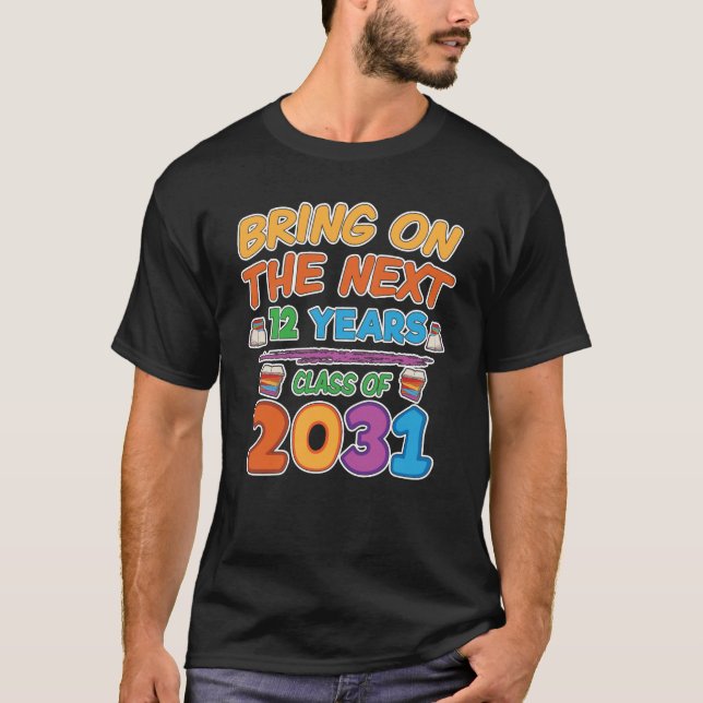 Camiseta Traga nos próximos 12 anos da classe 2031 de volta (Frente)