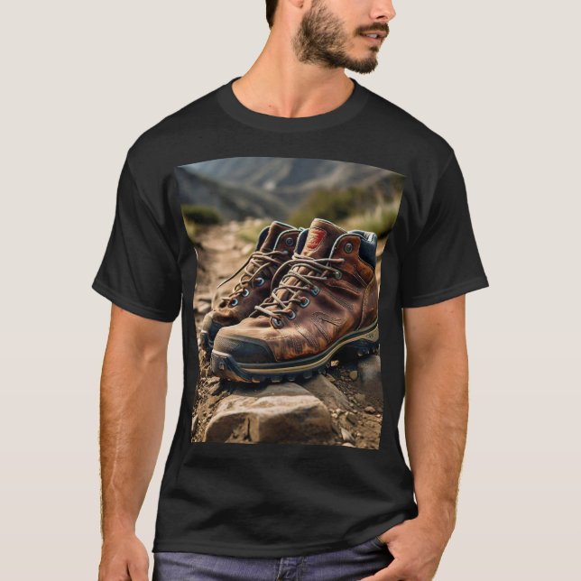 Camiseta Trailblazer: Botas de caminhada no terreno acident (Frente)