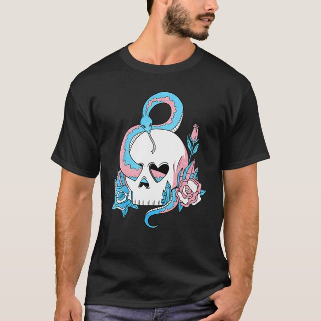 Camiseta Transgender Pride Trans Flag Skull Snakes Roses Su (Frente)