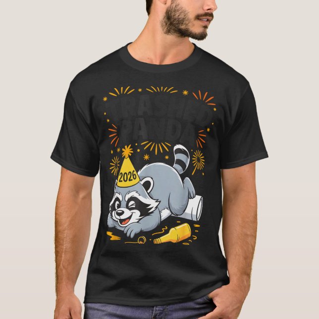 Camiseta Trashed Panda New Year 2026 Funny Drunk Raccoon  (Frente)