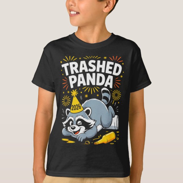 Camiseta Trashed Panda New Year 2026 Funny Raccoon Design  (Frente)
