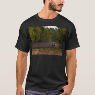 Camiseta Trator Fazendo Voar A Terra De Um Belo País