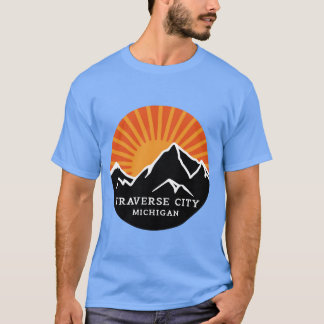 Camiseta Traverse City Michigan Retro Pôr do Sol Montanhas