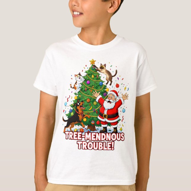 Camiseta Tree-mendous Trouble: Santa’s Chaotic Christmas Cr (Frente)