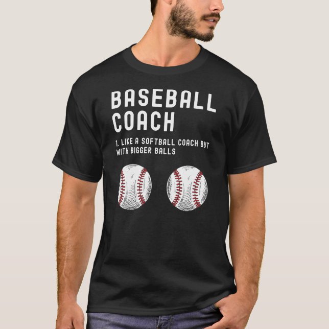 Camiseta Treinador de basebol como um Softball com bolas ma (Frente)