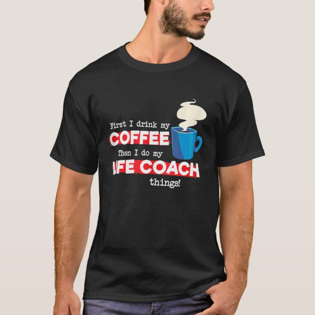 Camiseta Treinador de vida e mentor de café dizendo (Frente)