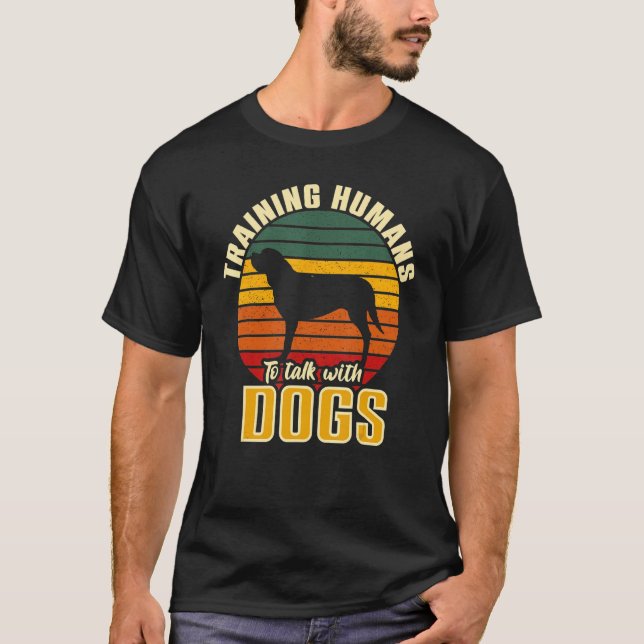 Camiseta Treinando Humanos Para Falar Com Criadores De Cães (Frente)