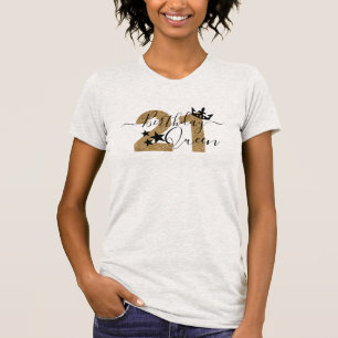 Camiseta Trendy Calliografia Dourada 21 Coroa Rainha de Ani