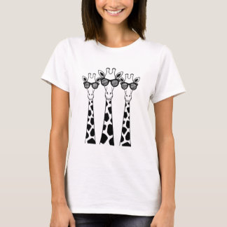 Camiseta Trendy Giraffe Trio com óculos de sol Na moda