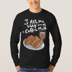 Camiseta Três Ao Longo E Um Sabor Quente De Leite De Café