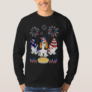 Camiseta Três Cachorros de Caça Basset Dançam-Nos Bandeiras