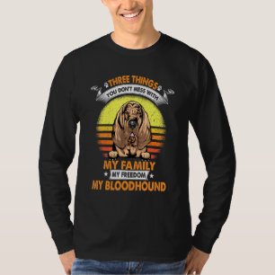 Camiseta Três Coisas Com As Quais Você Não Deve Brincar Cão