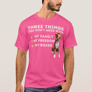 Camiseta Três Coisas Com As Quais Você Não Se Mestiça - Box