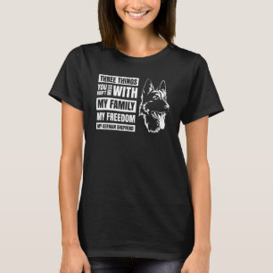 Camiseta Três Coisas Com Que Você Não Brinca Pastor Alemão