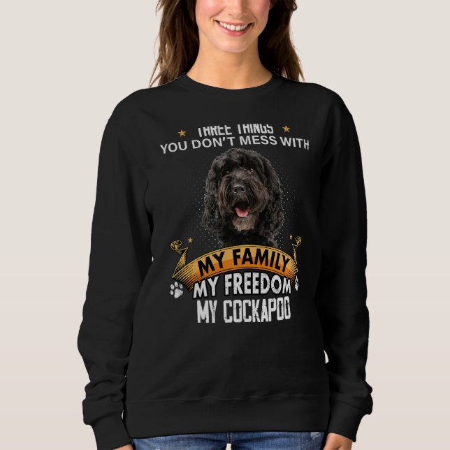 Camiseta Três coisas que você não confunde com Cachorro de  (Frente)