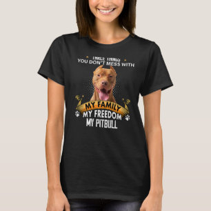 Camiseta Três coisas que você não mama com o cachorro Pitbu