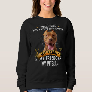 Camiseta Três coisas que você não mama com o cachorro Pitbu