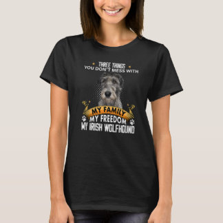 Camiseta Três coisas que você não mama com Wolfhound D irla