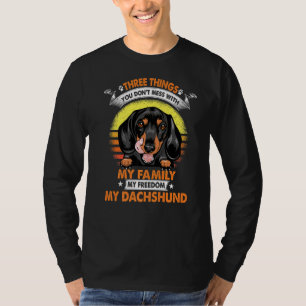 Camiseta Três Coisas Que Você Não Mete Com Dachshund Engraç