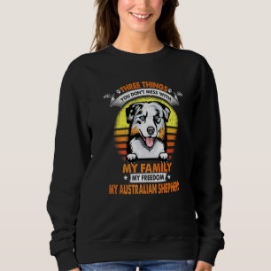 Camiseta Três Coisas Que Você Não Mete Com Shephe Australia