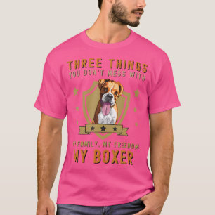Camiseta Três Coisas Que Você Não Mete Com Um Engraçado Box