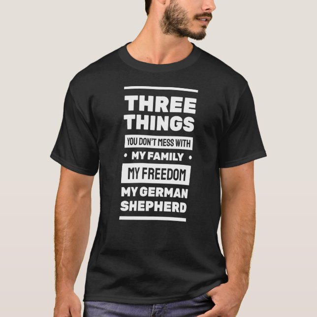 Camiseta Três coisas que você não perde com o German shephe (Frente)