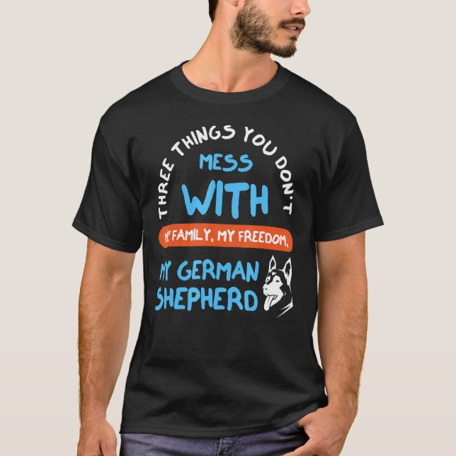 Camiseta Três coisas que você não perde com o German shephe (Frente)