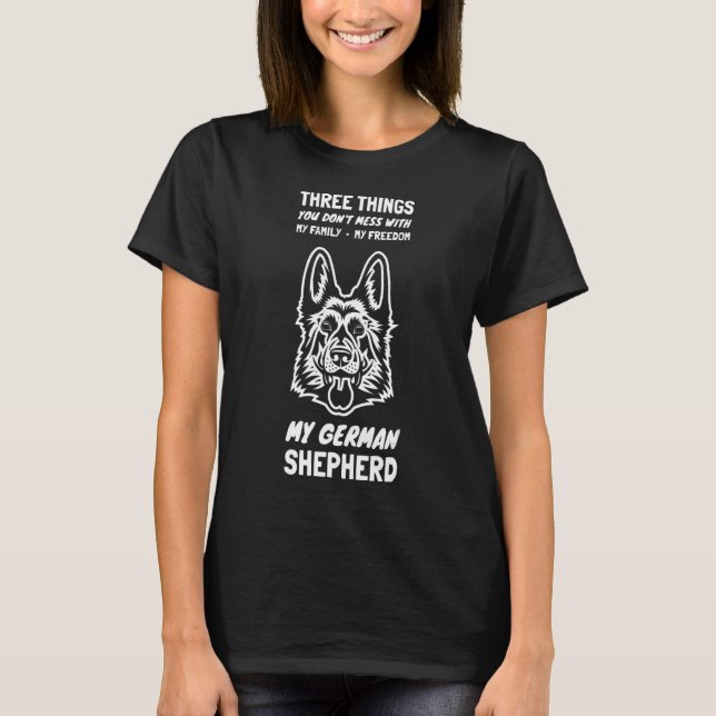 Camiseta Três coisas que você não perde com o German shephe (Frente)