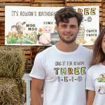 Camiseta Três-e-i-o-aniversário de 3 anos Fazenda Pais Temi<br><div class="desc">Camiseta de três e-i-o-aniversário de 3 anos para mãe e pai. Os pais do templo t-shirts leram "cante-o para [nome] Três-i-e-i-o" de um lado e os animais de criação do outro lado - perfeito para encorajar os seus convidados a fazer algum barulho! Inspirado pela antiga rima de berçários EIEIO Macdonald,...</div>