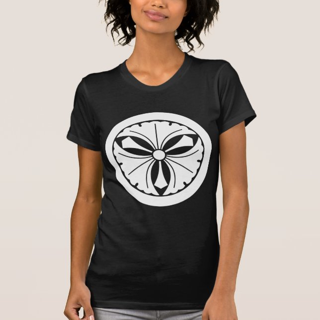 Camiseta Três folhas de ginkgo com espadas em círculo (Frente)