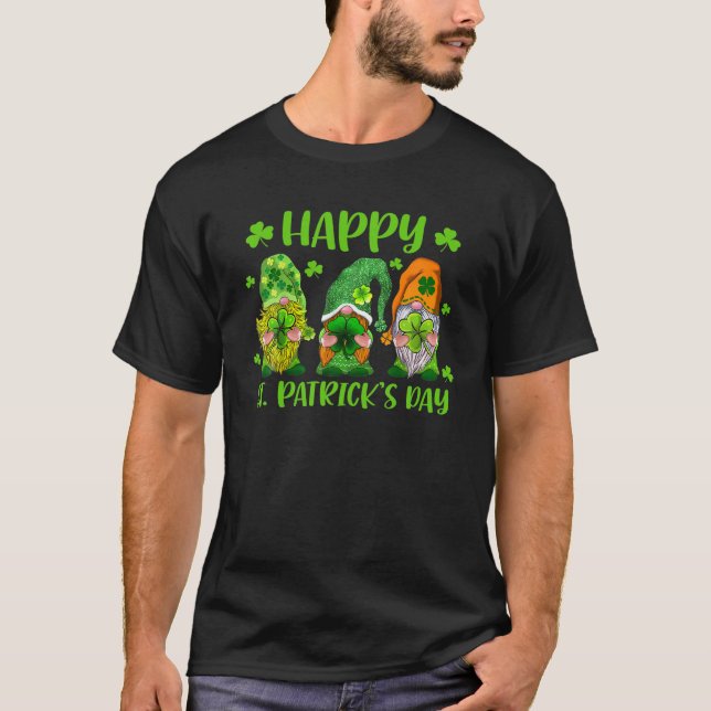 Camiseta Três Gnomos Segurando Shamrock Leprechaun Hat Rua  (Frente)