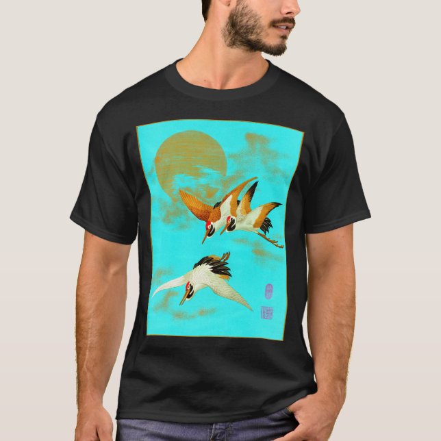 Camiseta Três guindastes sarus voando em frente à lua (Frente)