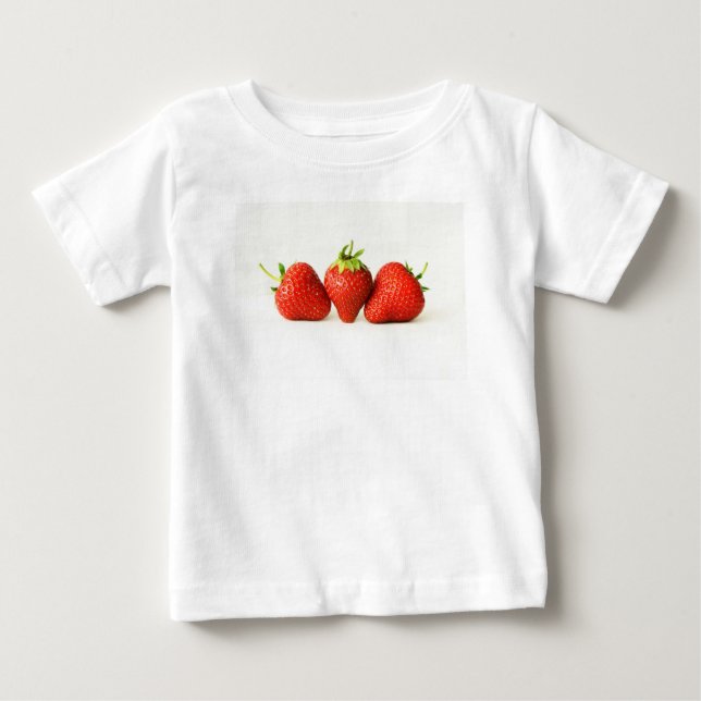 Camiseta Três Morangos Em Cicna Branca (Frente)