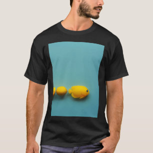 Camiseta Três peixes anjo amarelos nadando para a direita