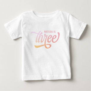 Camiseta Três presentes aniversário de 3 anos arco-íris