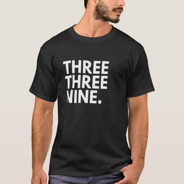 Camiseta TRÊS TRÊS NOVE Area Code 339 Boston MÃE Massachus (Frente)