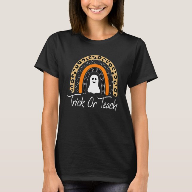 Camiseta Trick Or Teach Arco-íris Leopardo Fantasma Profess (Frente)