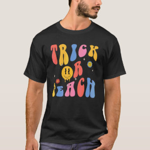 Camiseta Trick Or Teach Halloween Retro Vintage Groovy Fant